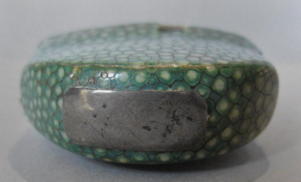 1966.0601 B Spectacles case, detail 2