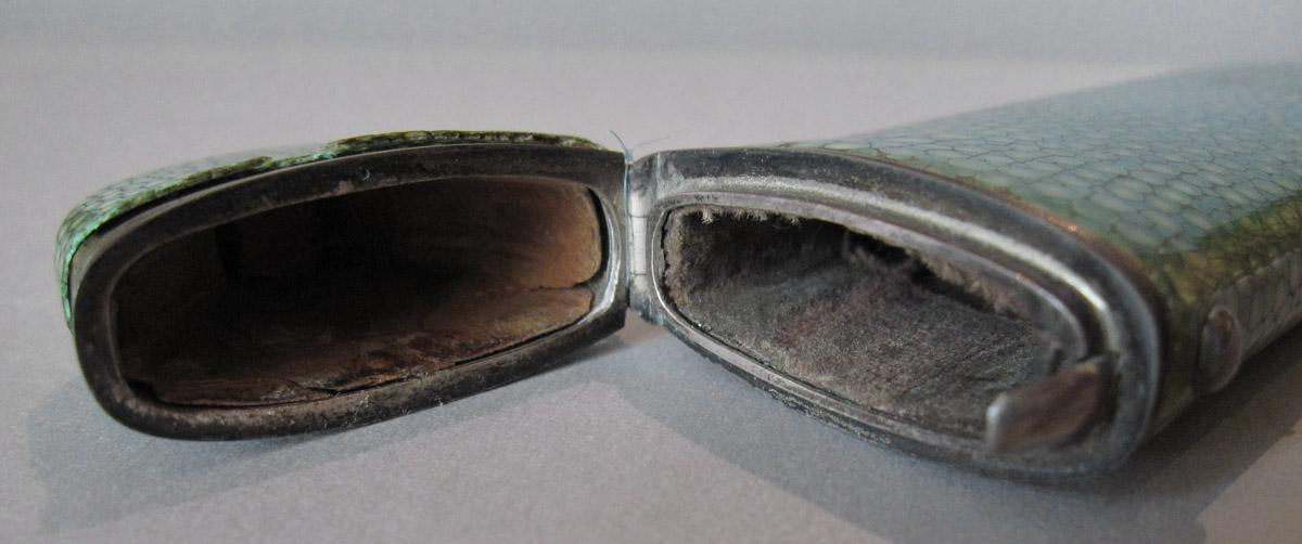 1966.0601 B Spectacles case, detail 1