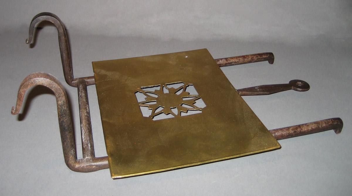 1966.0603 Trivet