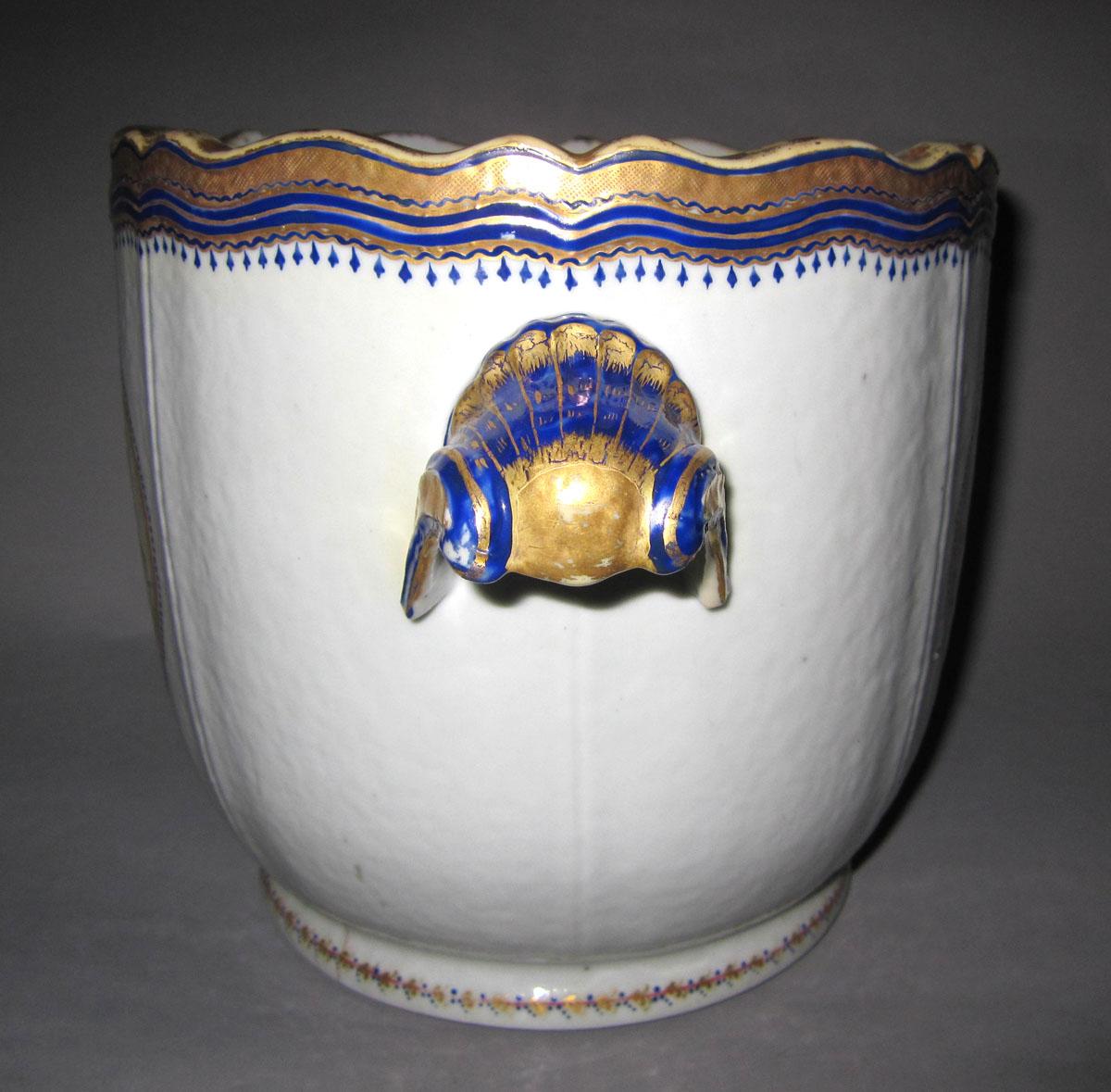 1966.0607.002 Porcelain wine cooler handle