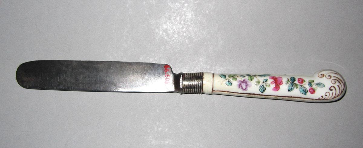 1966.0608.002 Porcelain-handled knife view 2