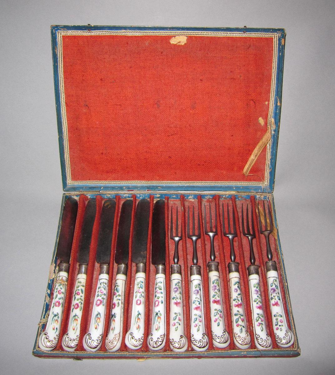 1966.0608.001-.013 Box of porcelain-handled cutlery