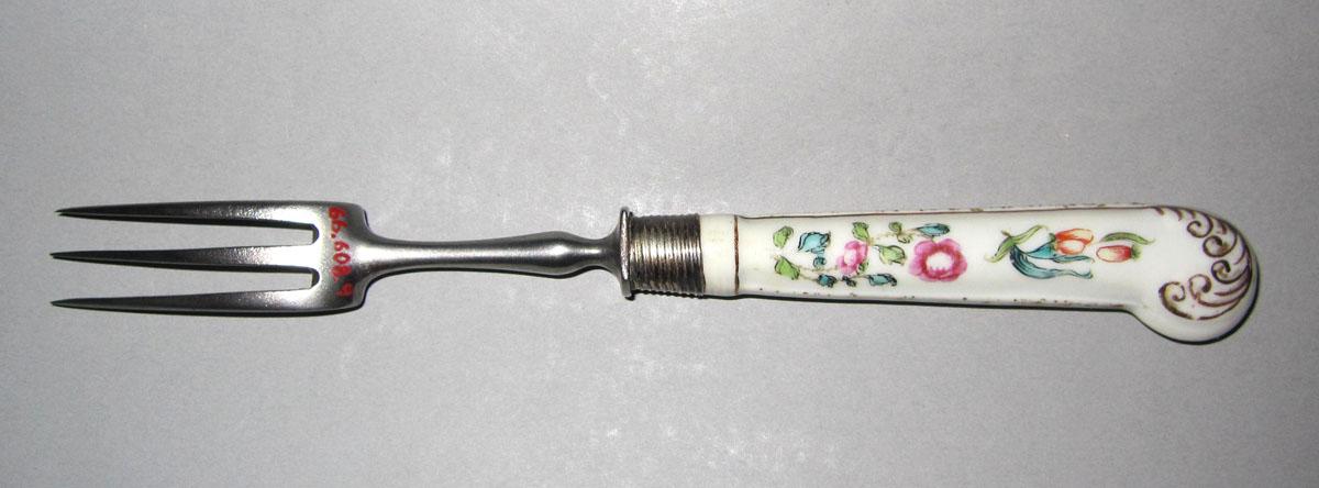 1966.0608.009 Porcelain-handled fork view 2