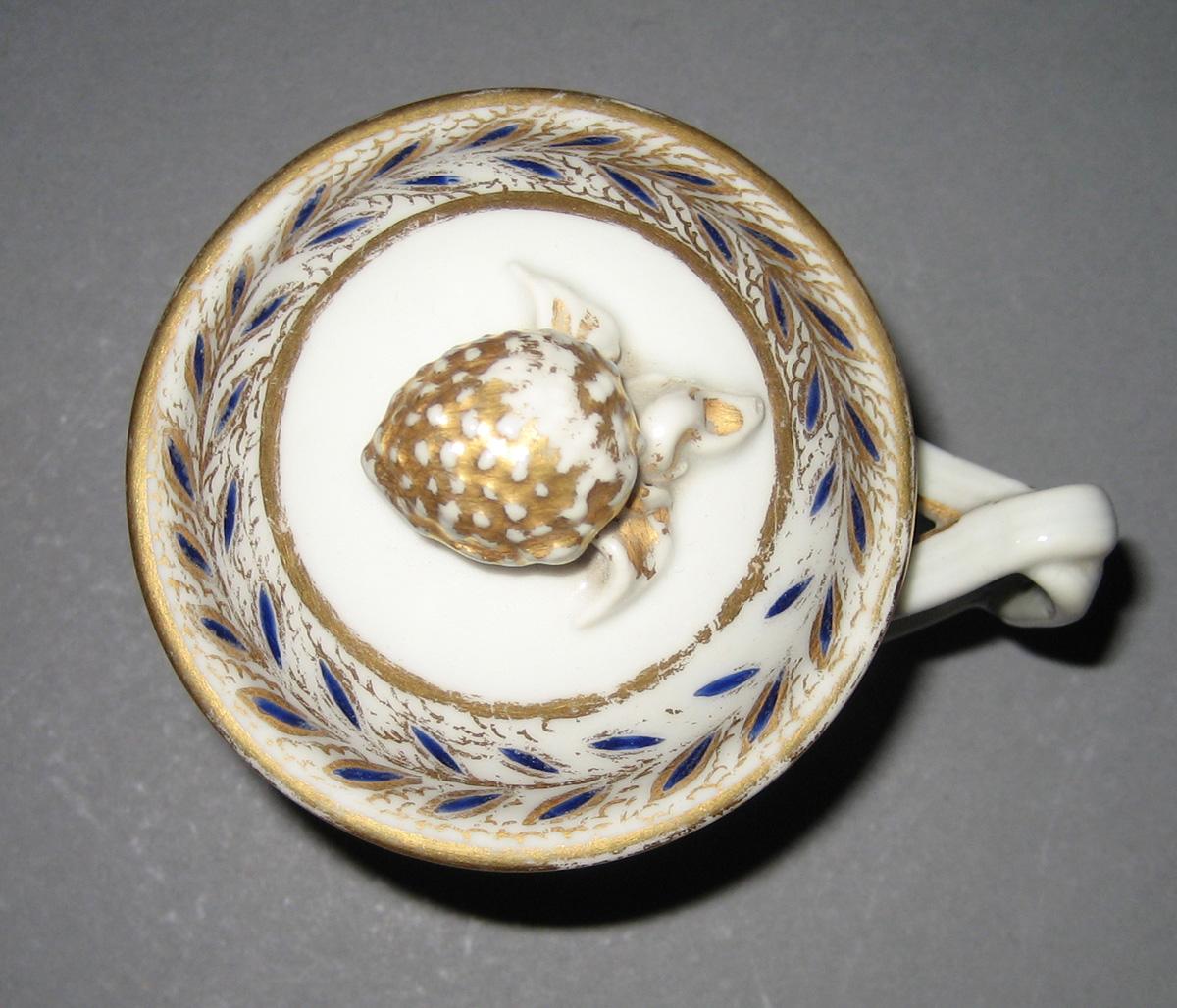 1966.0610.030 A, B Porcelain Pot de creme top