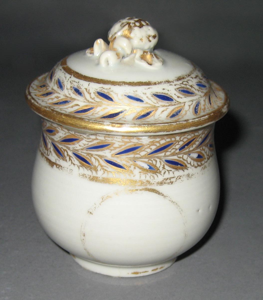 1966.0610.031 A, B Porcelain Pot de creme front