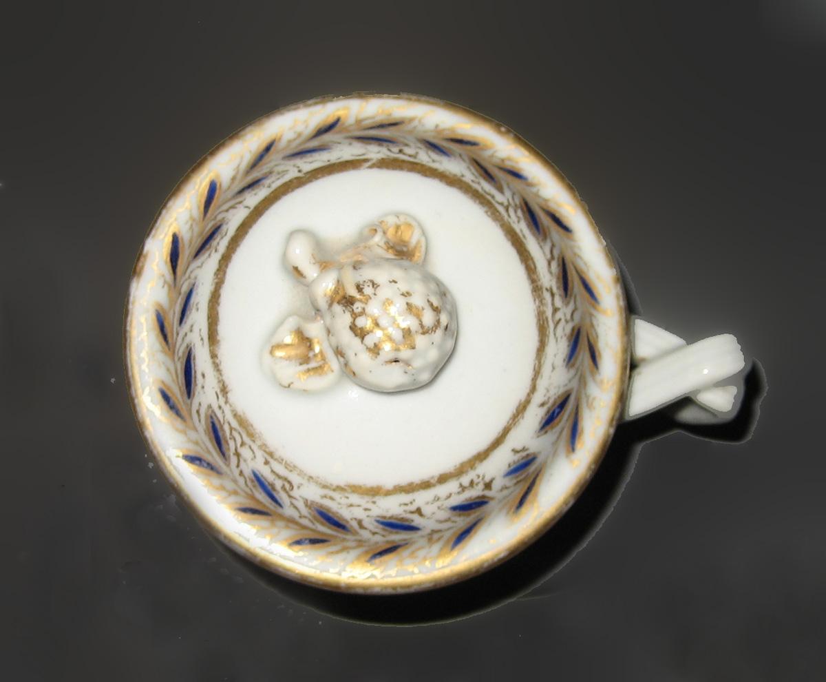1966.0610.031 A, B Porcelain Pot de creme top