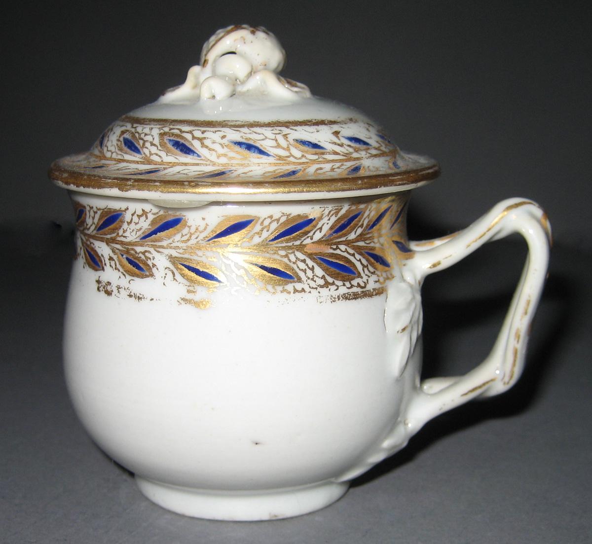 1966.0610.032 A, B Porcelain Pot de creme