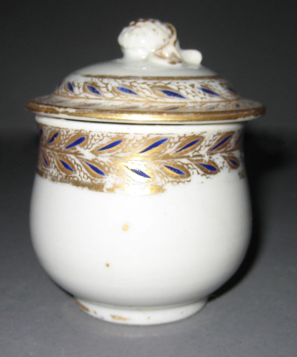 1966.0610.032 A, B Porcelain Pot de creme front