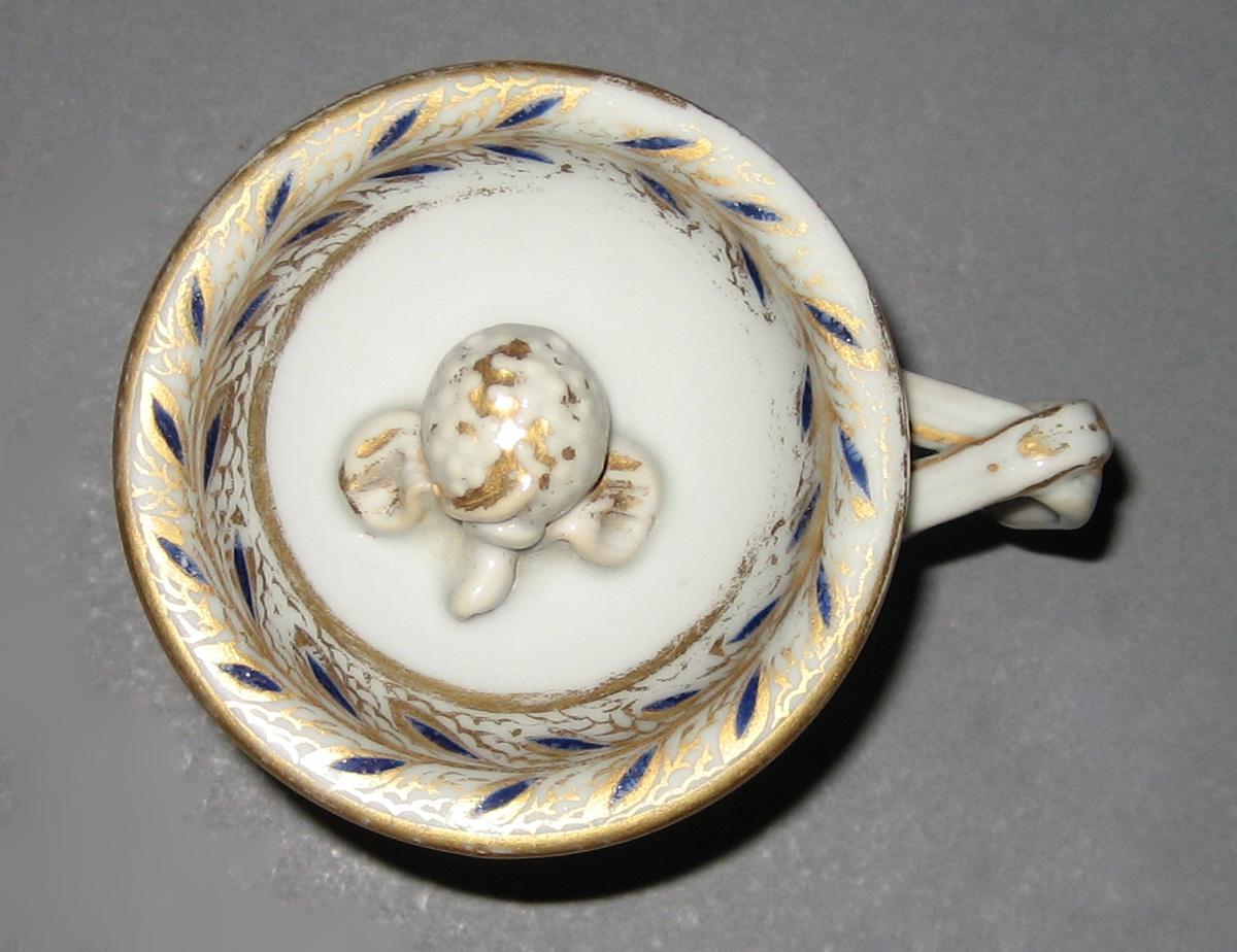 1966.0610.032 A, B Porcelain Pot de creme top
