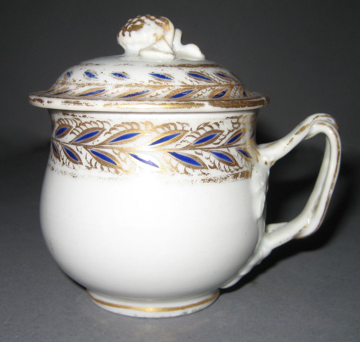 1966.0610.033 A, B Porcelain Pot de creme