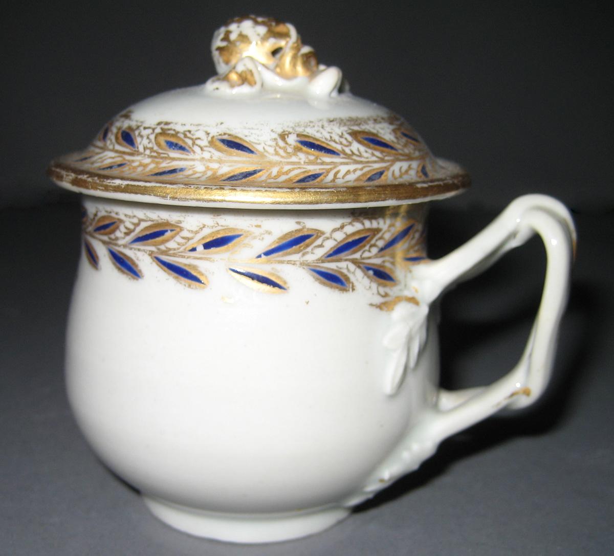 1966.0610.034 A, B Porcelain Pot de creme