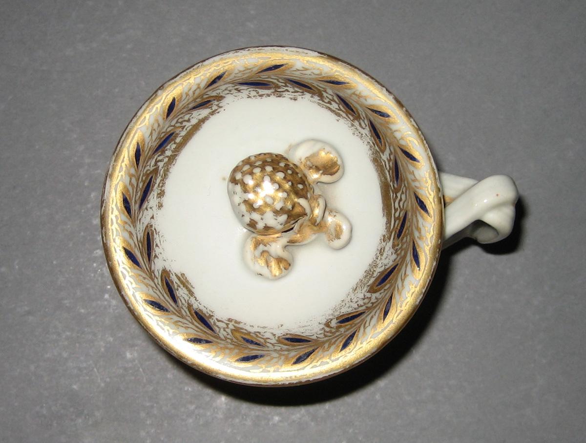 1966.0610.034 A, B Porcelain Pot de creme top