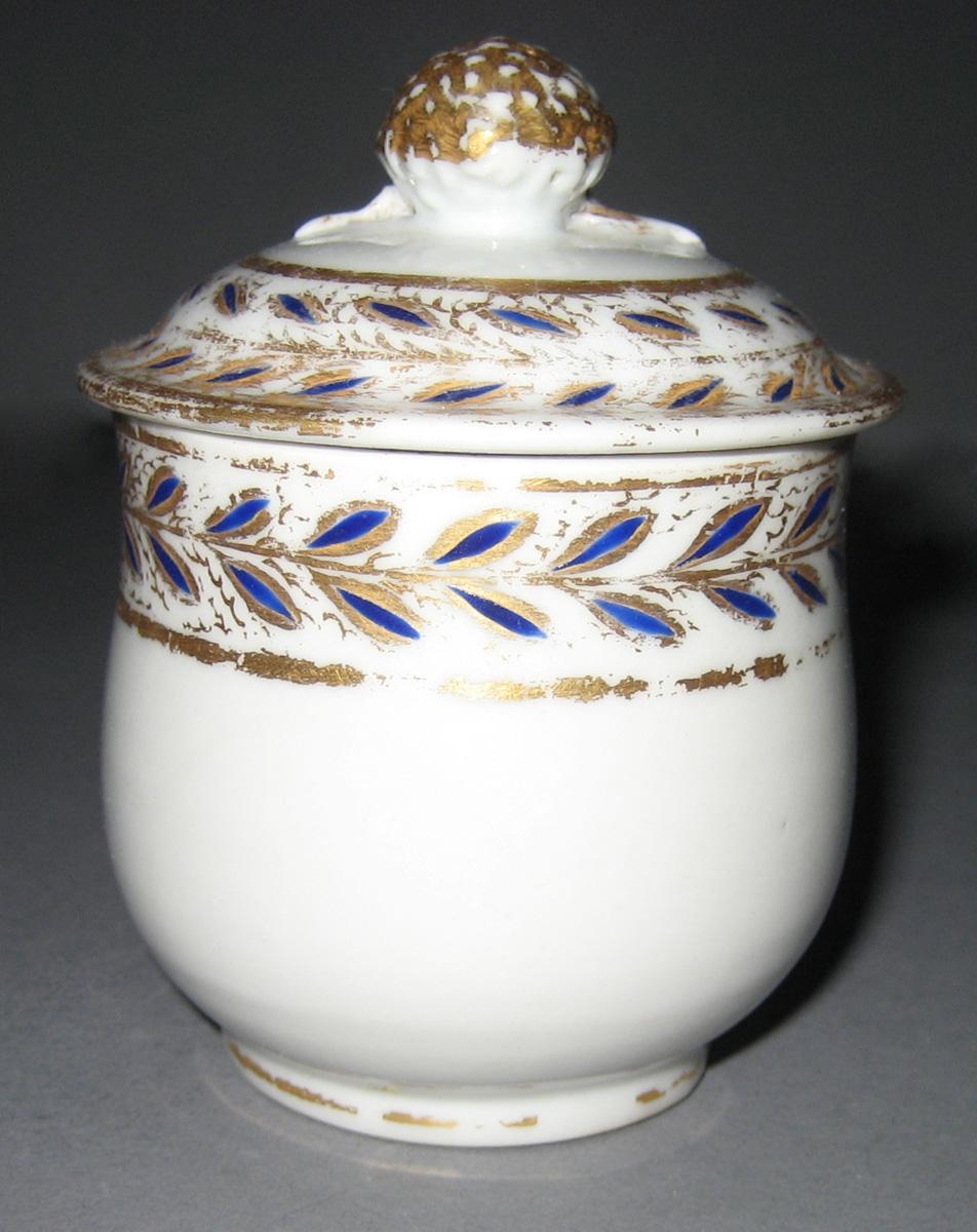 1966.0610.035 A, B Porcelain Pot de creme front
