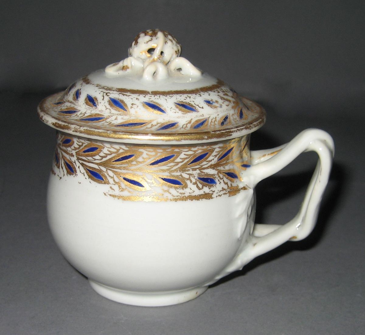 1966.0610.036 A, B Porcelain Pot de creme