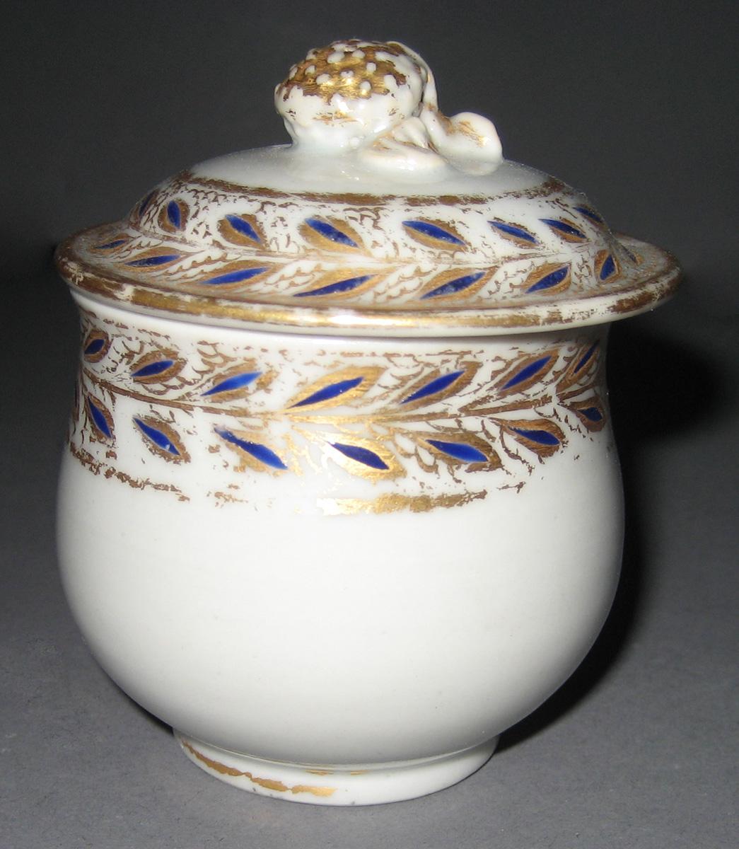 1966.0610.036 A, B Porcelain Pot de creme front