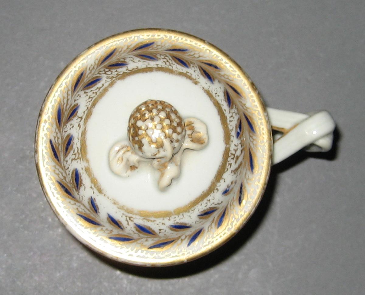1966.0610.036 A, B Porcelain Pot de creme top