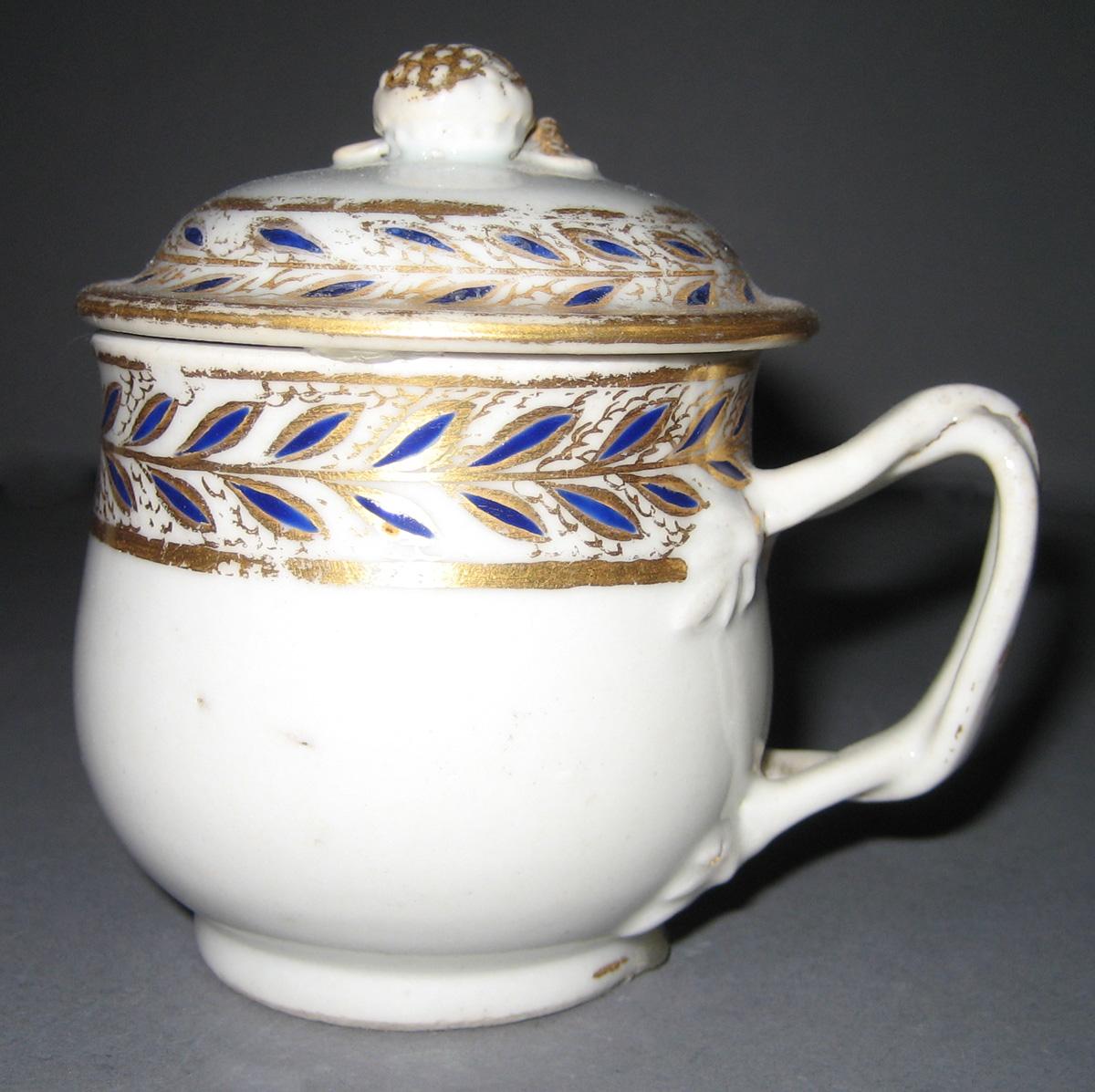 1966.0610.037 A, B Porcelain Pot de creme