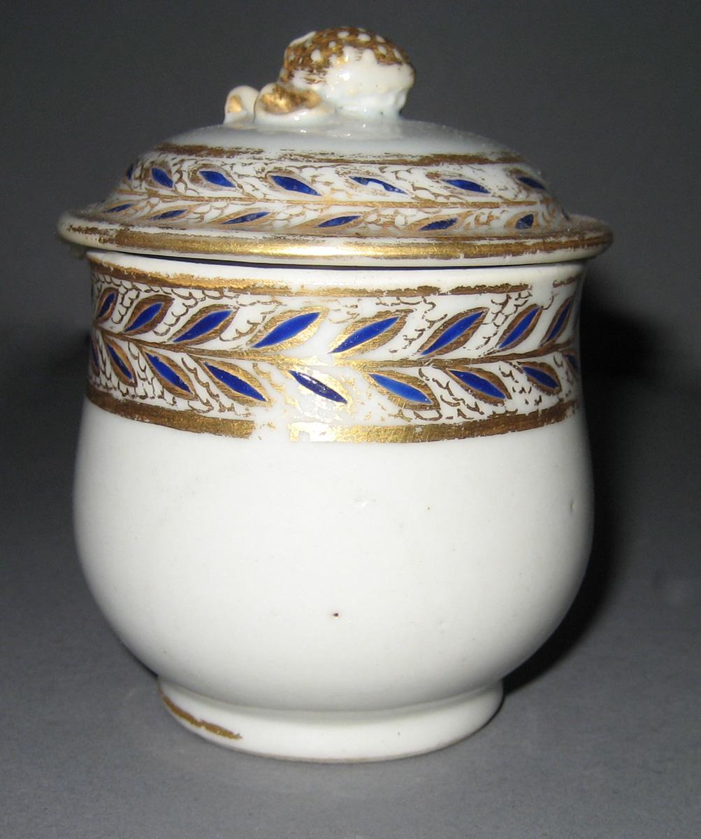 1966.0610.037 A, B Porcelain Pot de creme front