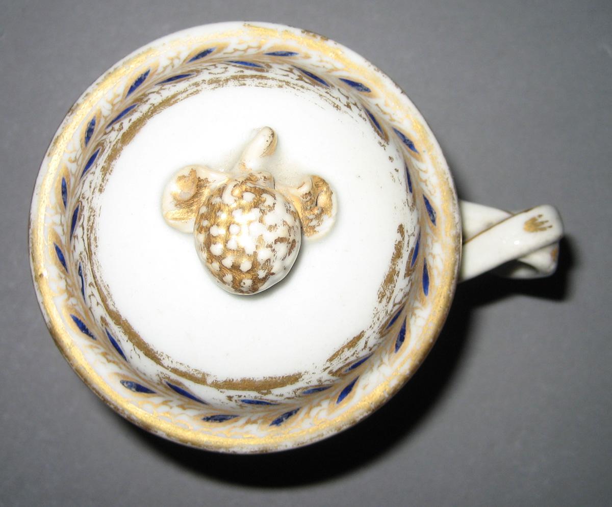 1966.0610.037 A, B Porcelain Pot de creme top
