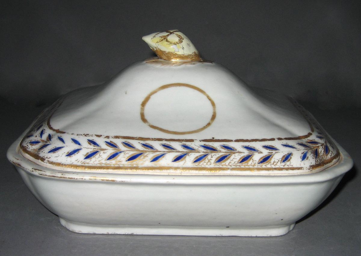 1966.0610.039 A, B Porcelain Dish and Cover view 1