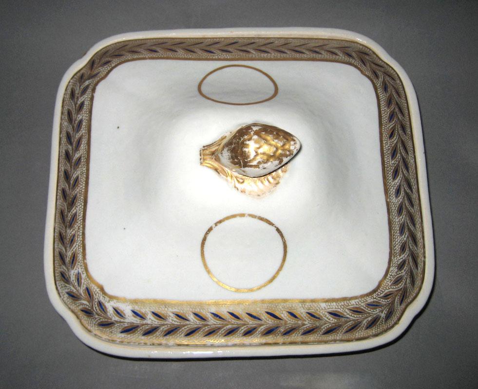 1966.0610.042 Dish top view