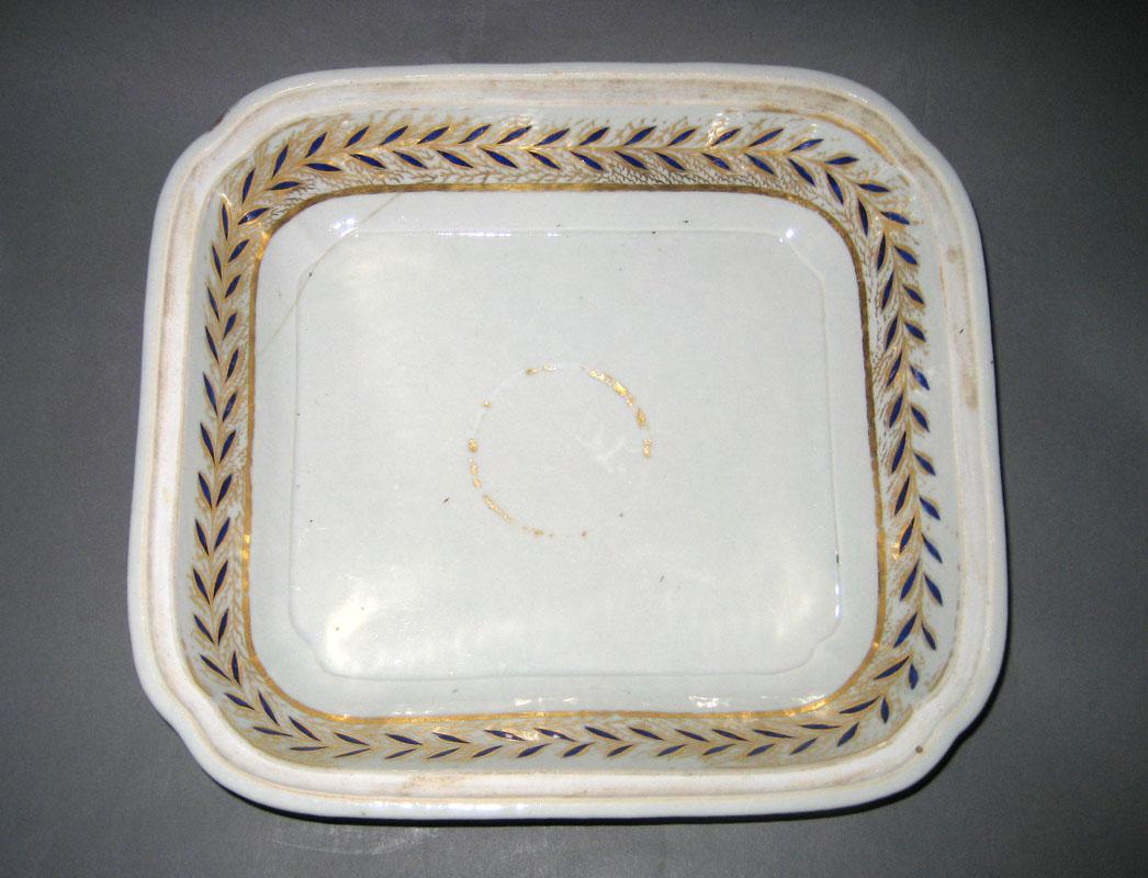 1966.0610.042 Dish interior