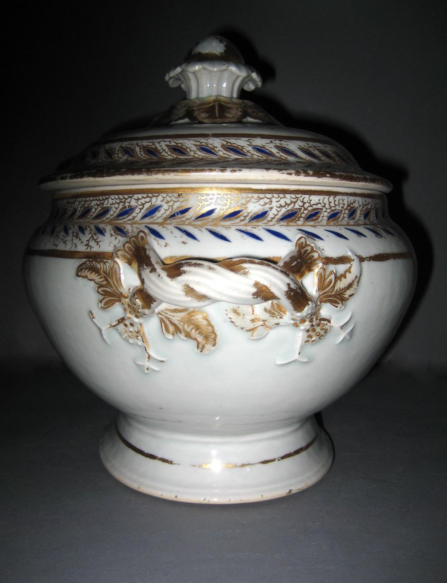 1966.0610.044 A, B Porcelain Tureen side view
