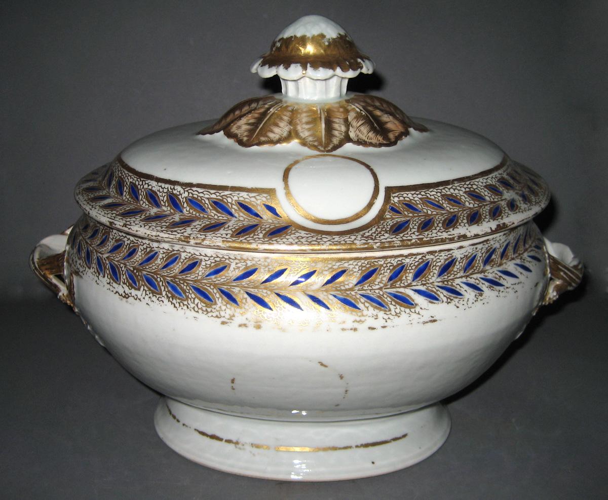 1966.0610.045 A, B Porcelain Tureen view 1