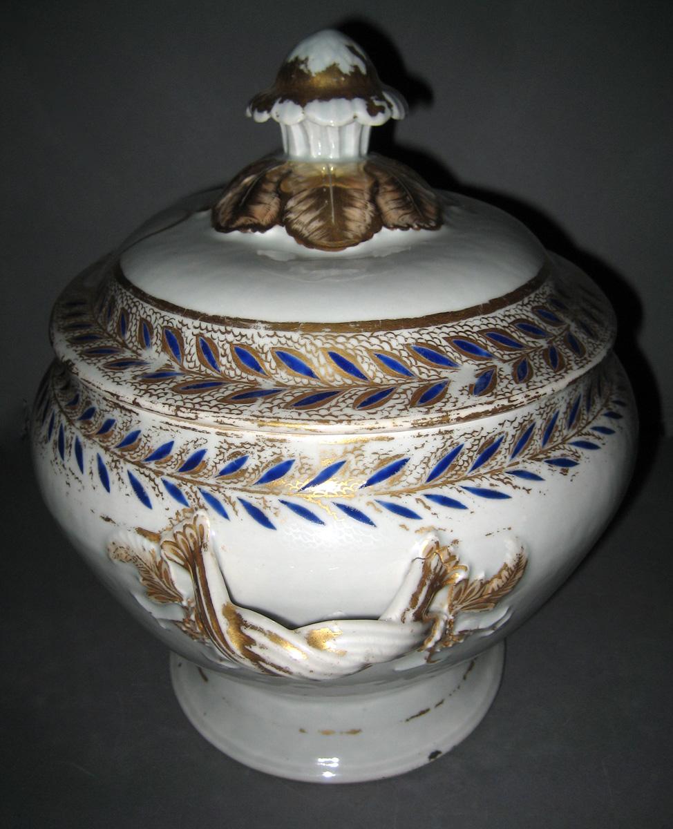 1966.0610.045 A, B Porcelain Tureen view 2