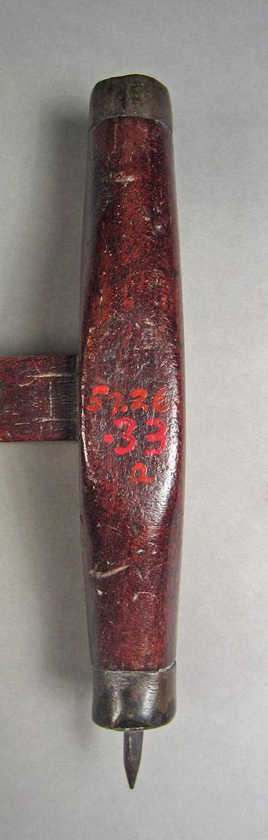 1957.0026.033 A, Gauge, end side 2