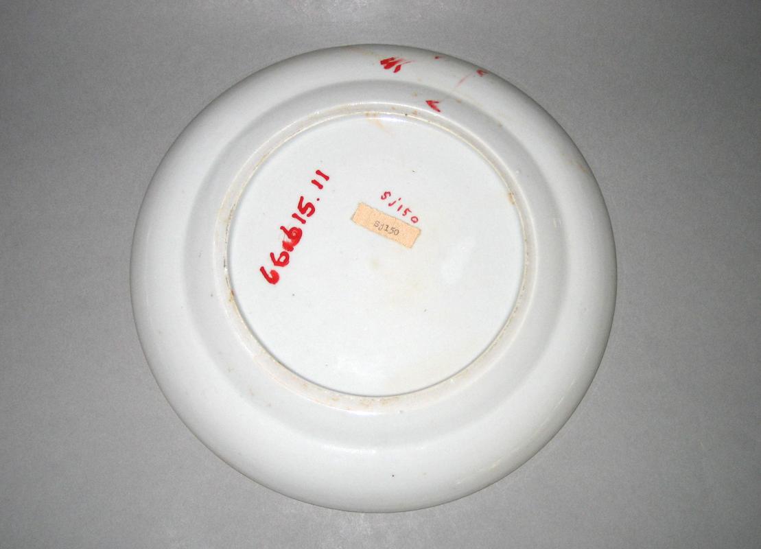 1966.0615.011 Plate underside