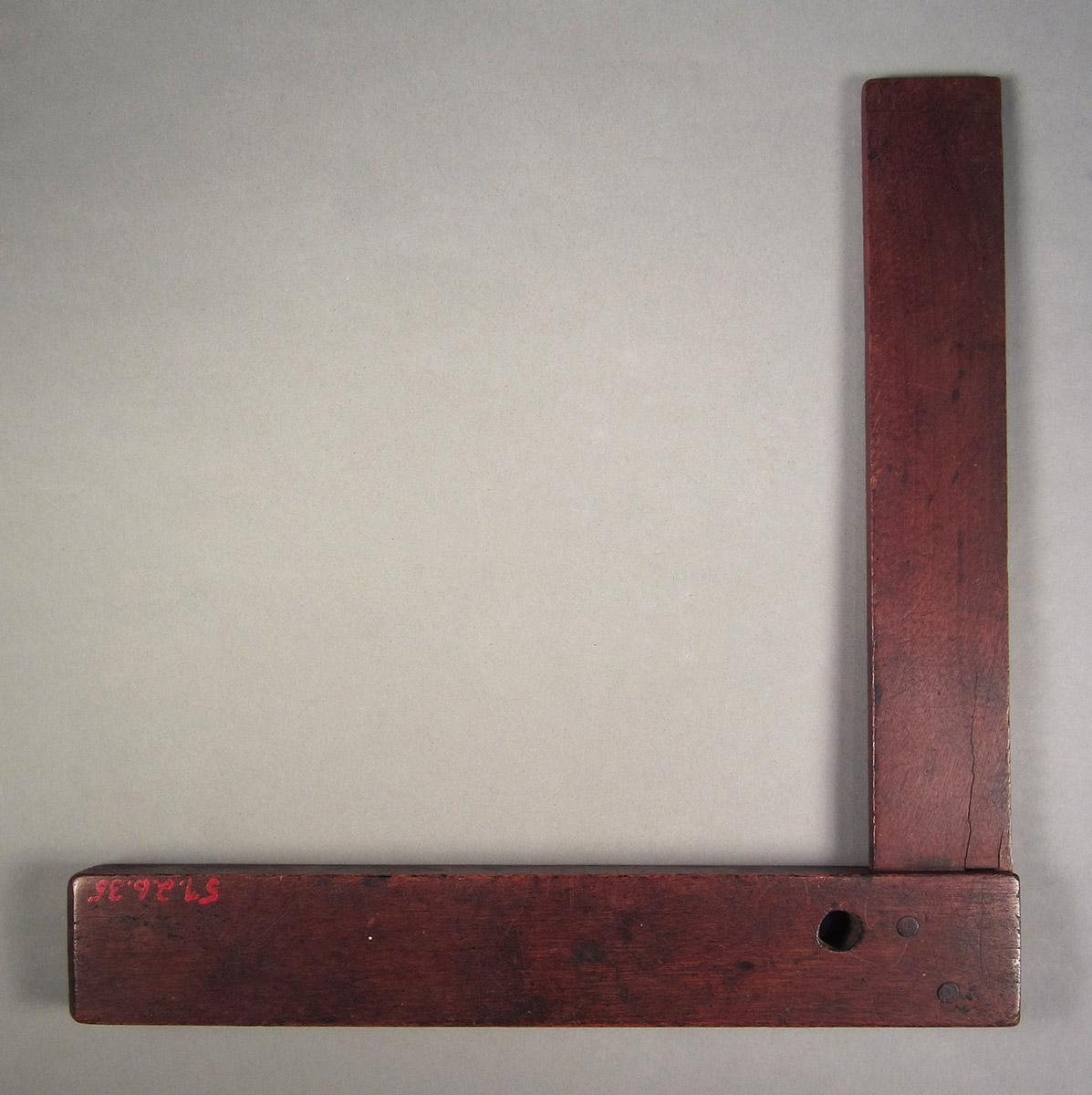 1957.0026.035, Square, side 2