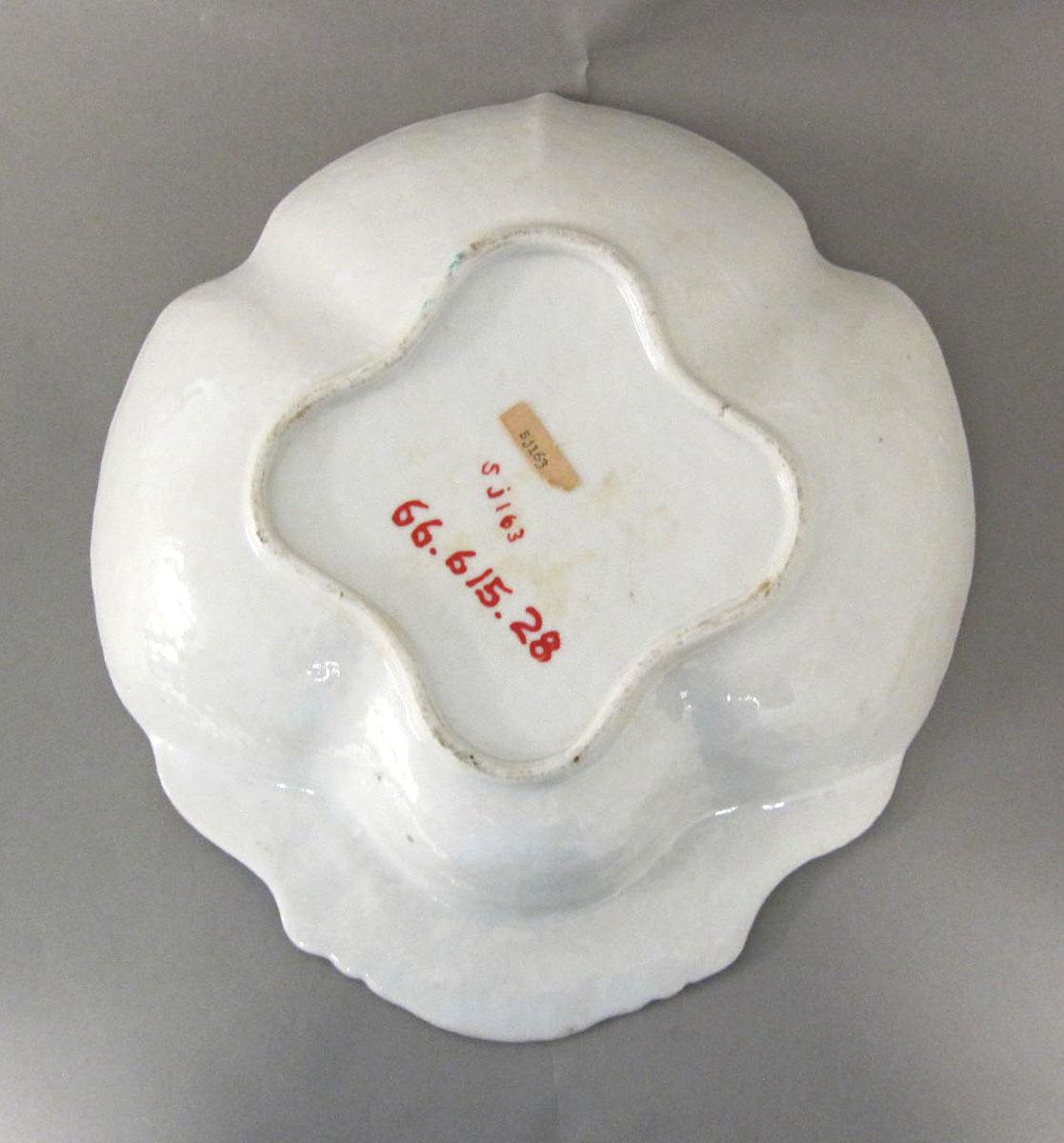 1966.0615.028 Porcelain dish underside