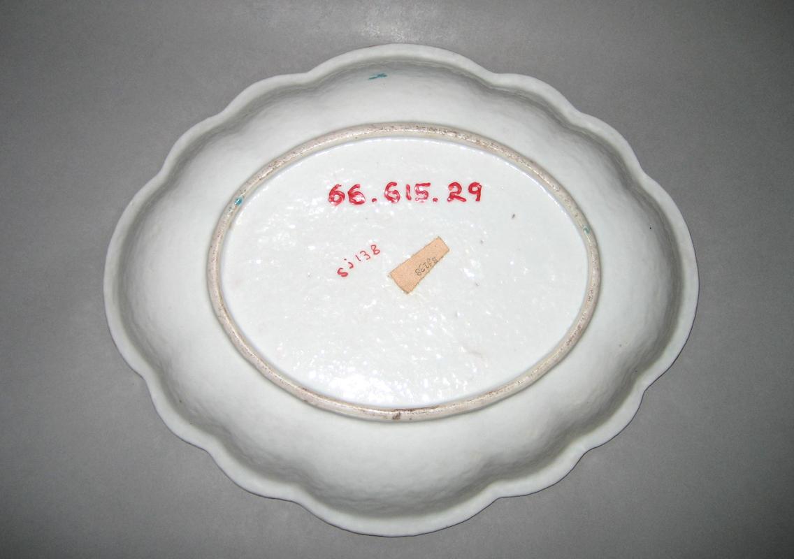 1966.0615.029 Dish underside