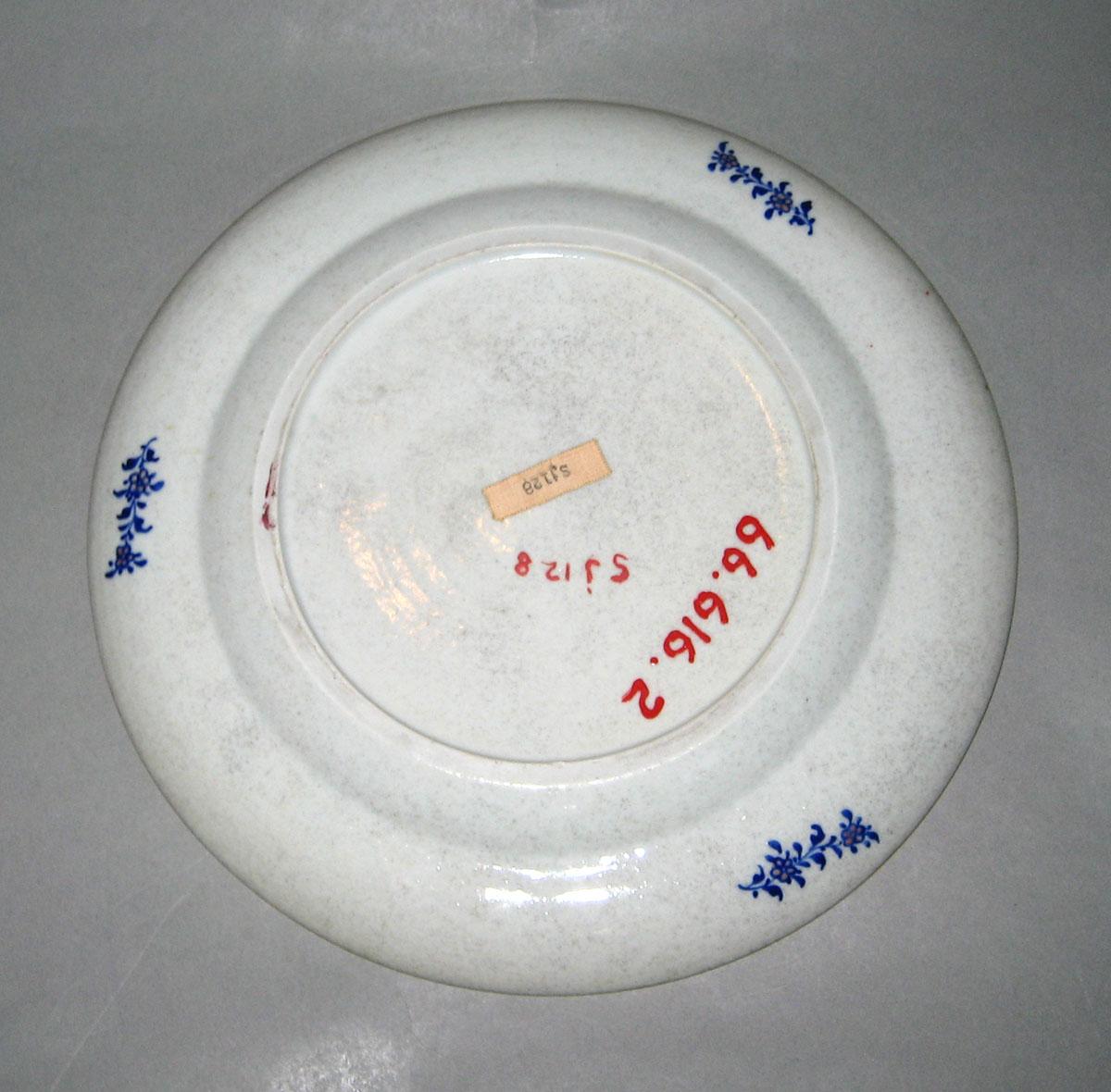1966.0616.002 Porcelain plate underside