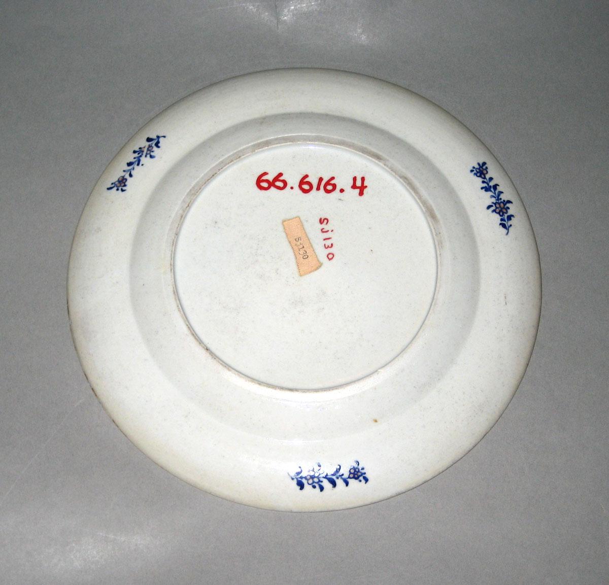 1966.0616.004 Porcelain plate underside