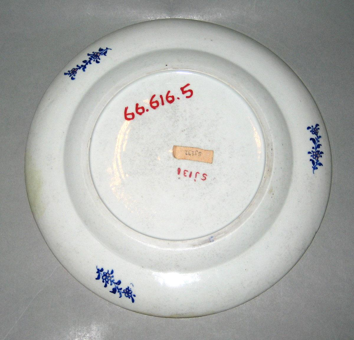 1966.0616.005 Porcelain plate underside