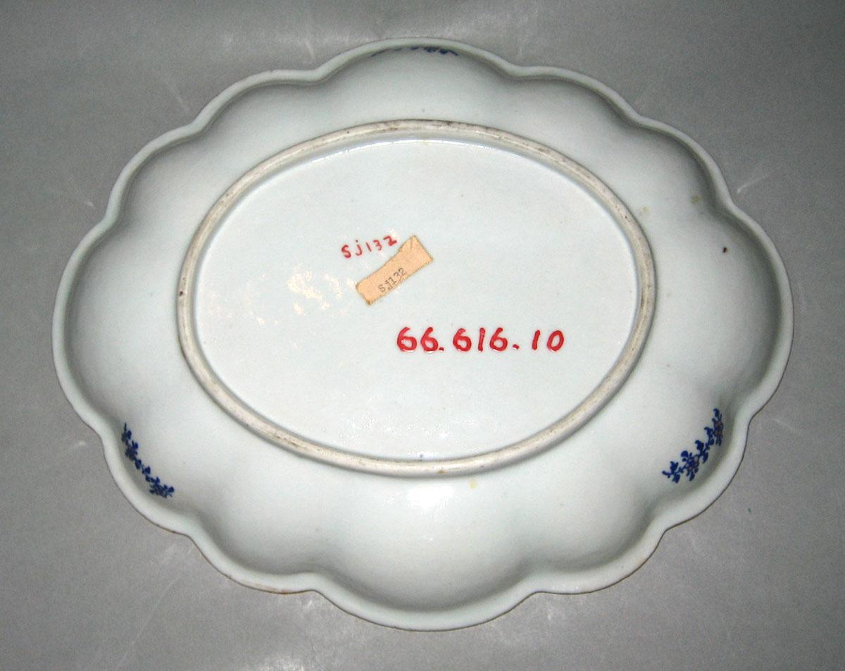 1966.0616.010 Porcelain Dish underside