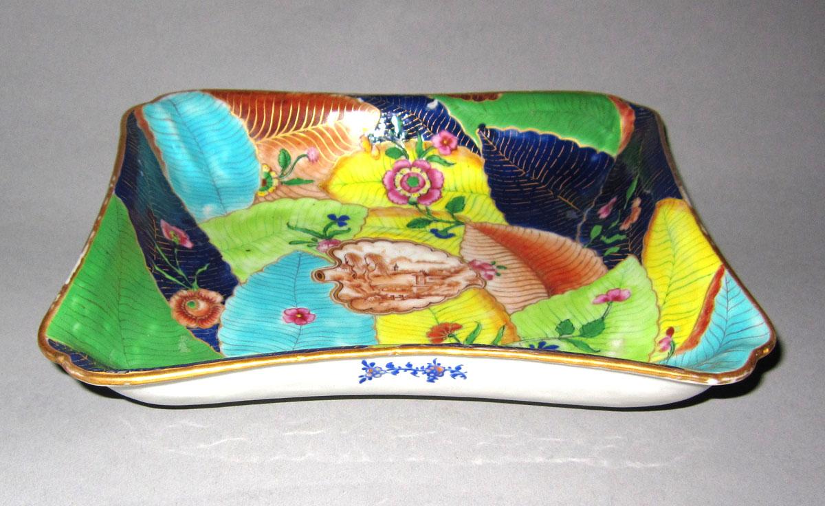 1966.0616.014 Porcelain Dish side