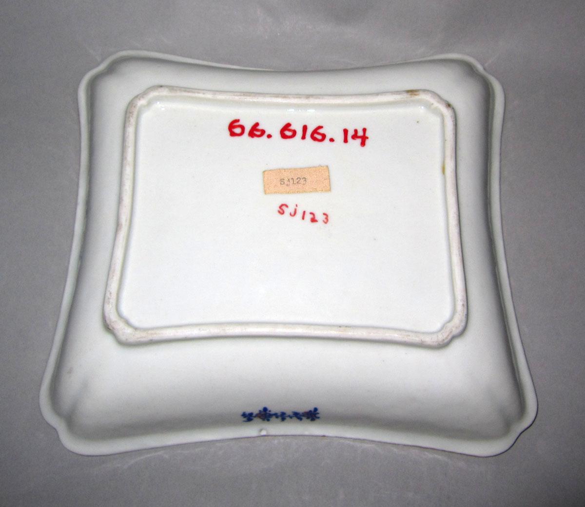 1966.0616.014 Porcelain Dish underside