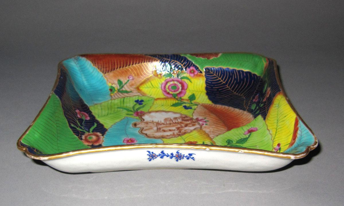 1966.0616.015 Porcelain Dish side