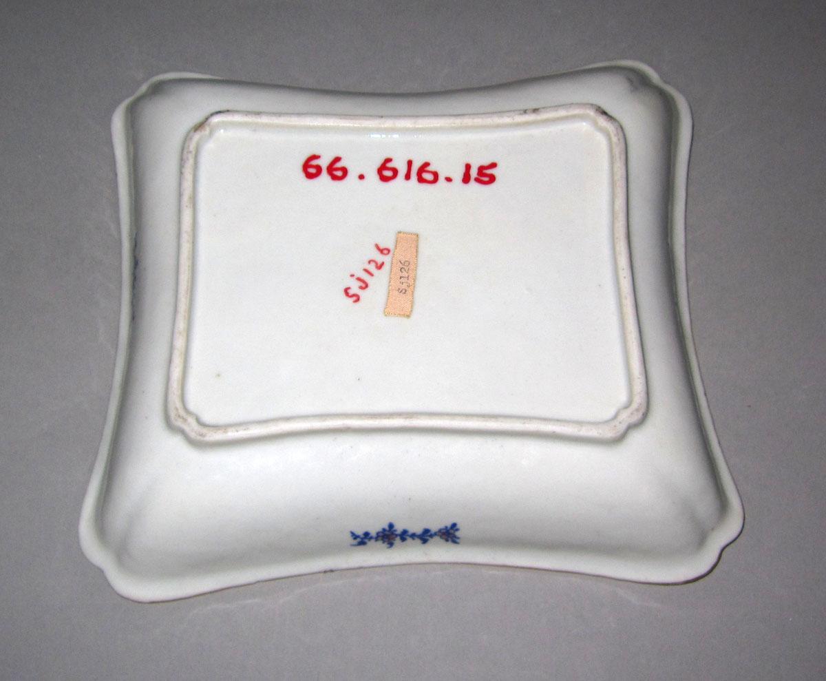 1966.0616.015 Porcelain Dish underside