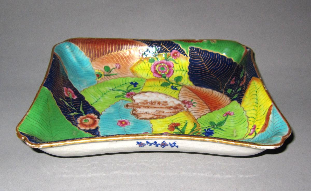 1966.0616.016 Porcelain Dish side