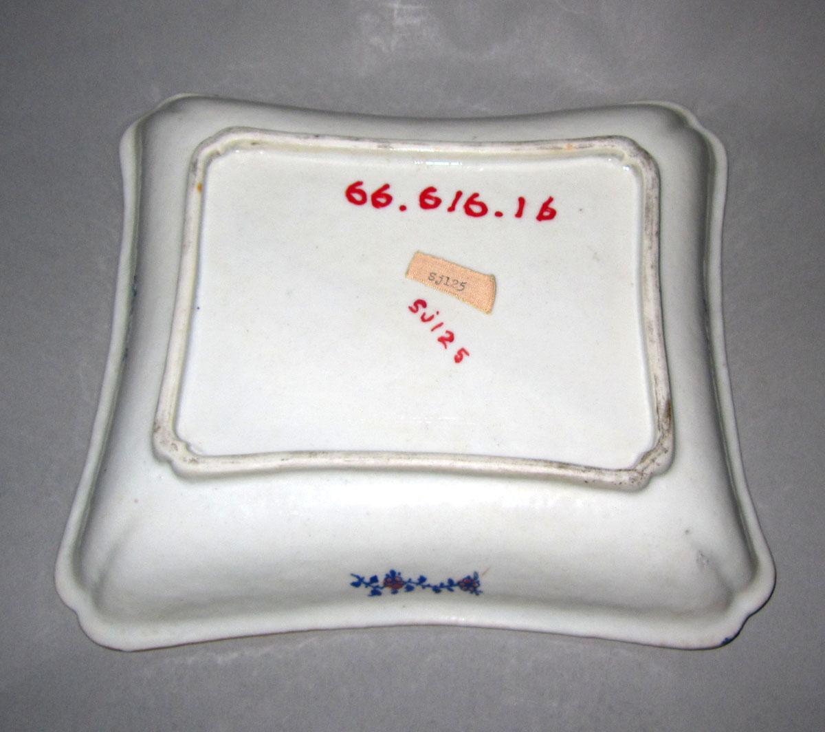 1966.0616.016 Porcelain Dish underside