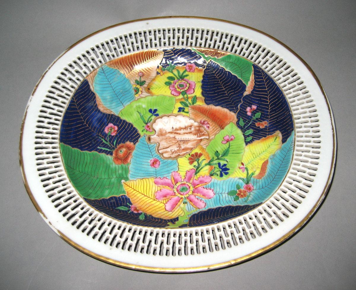 1966.0616.019 Porcelain stand