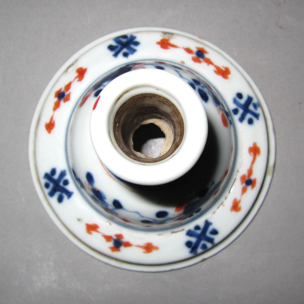 1966.0618 Porcelain candlestick top