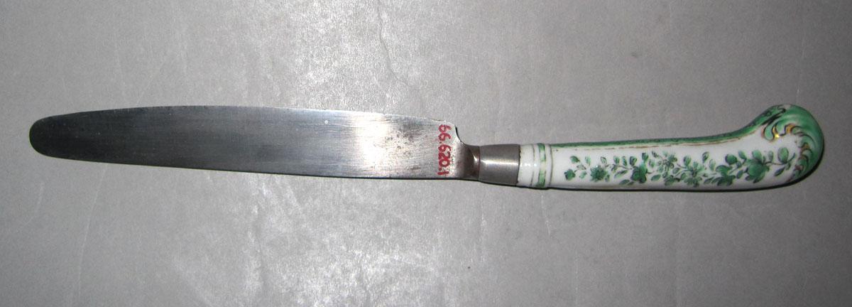 1966.0620.001 Porcelain-handled knife view 2