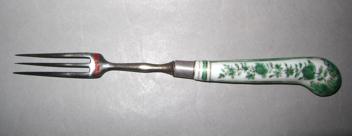 1966.0620.003 Porcelain-handled fork view 2