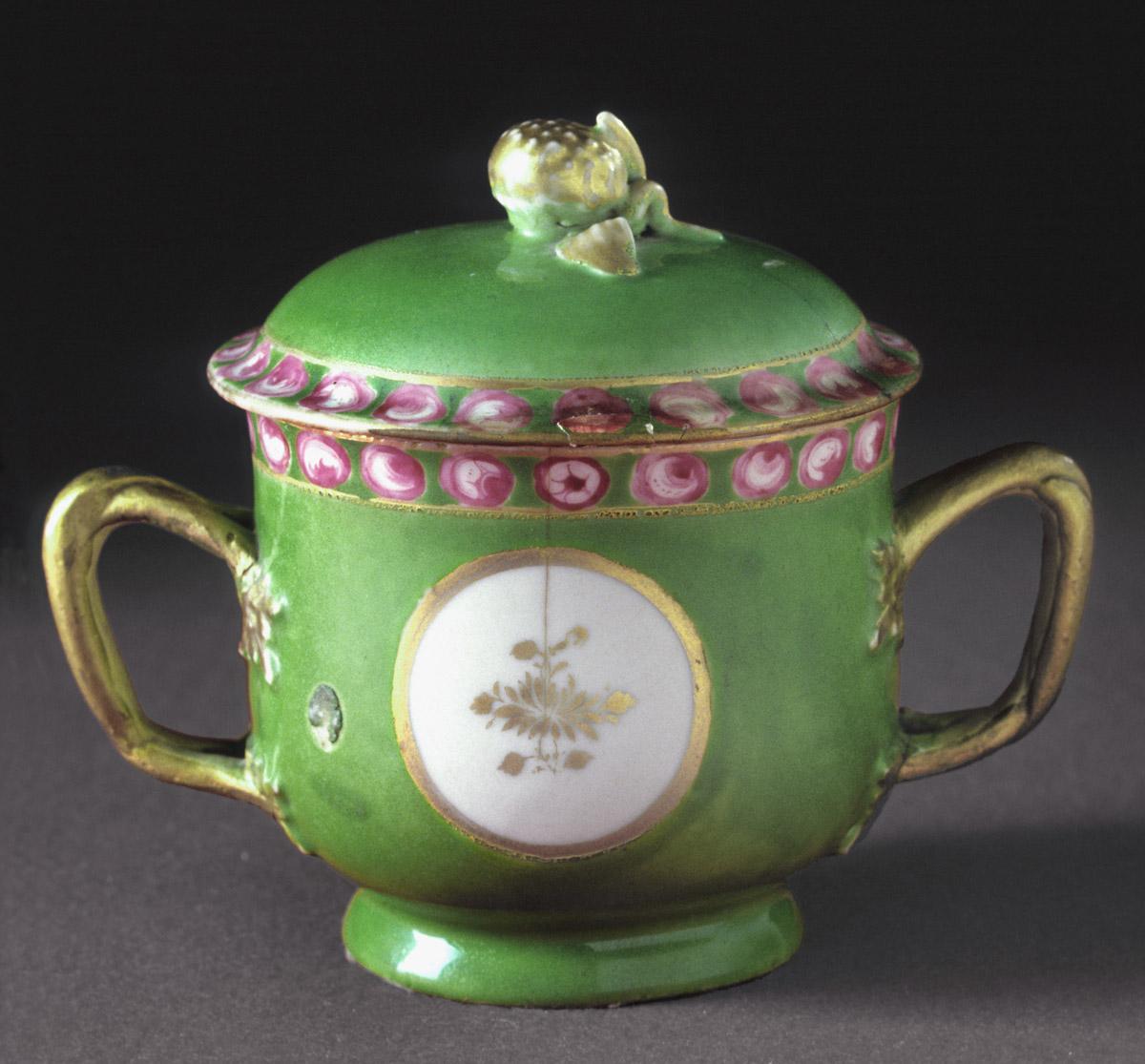 1966.0621.002 A, B Sugar bowl