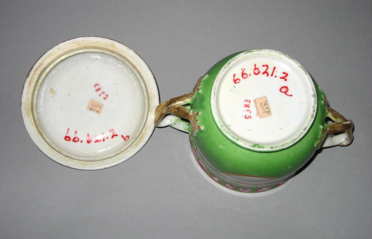 1966.0621.002 Sugar bowl underside